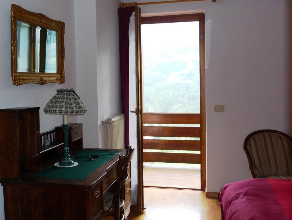 Cavalese Luxury Mountain And Sky Apartment Room photo