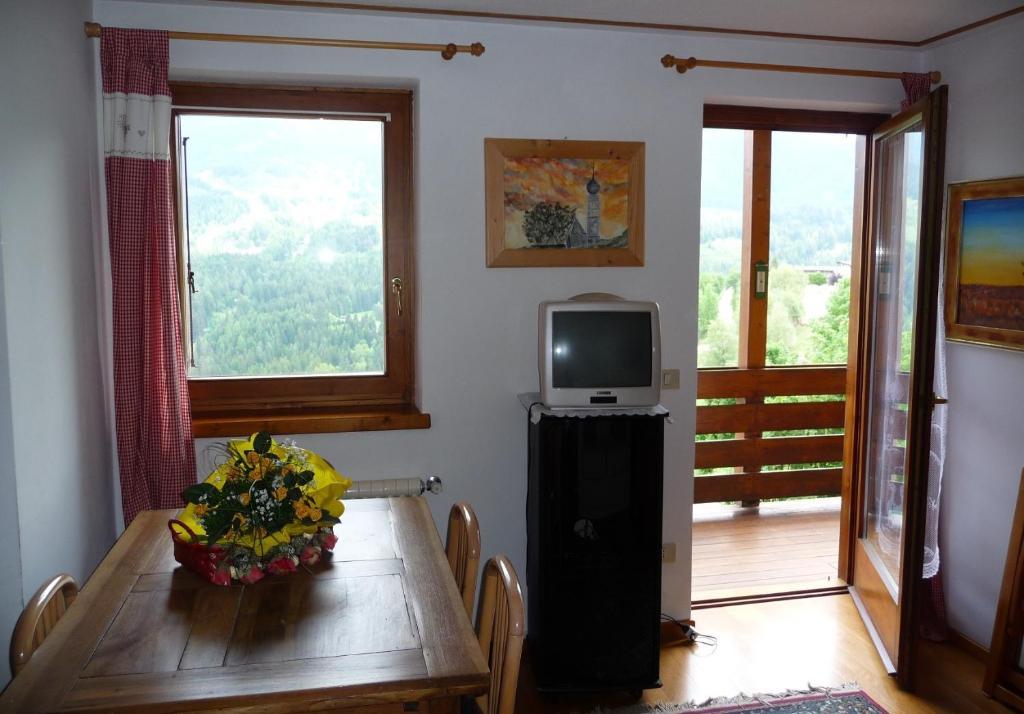 Cavalese Luxury Mountain And Sky Apartment Room photo