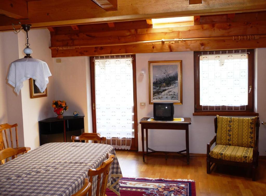 Cavalese Luxury Mountain And Sky Apartment Room photo