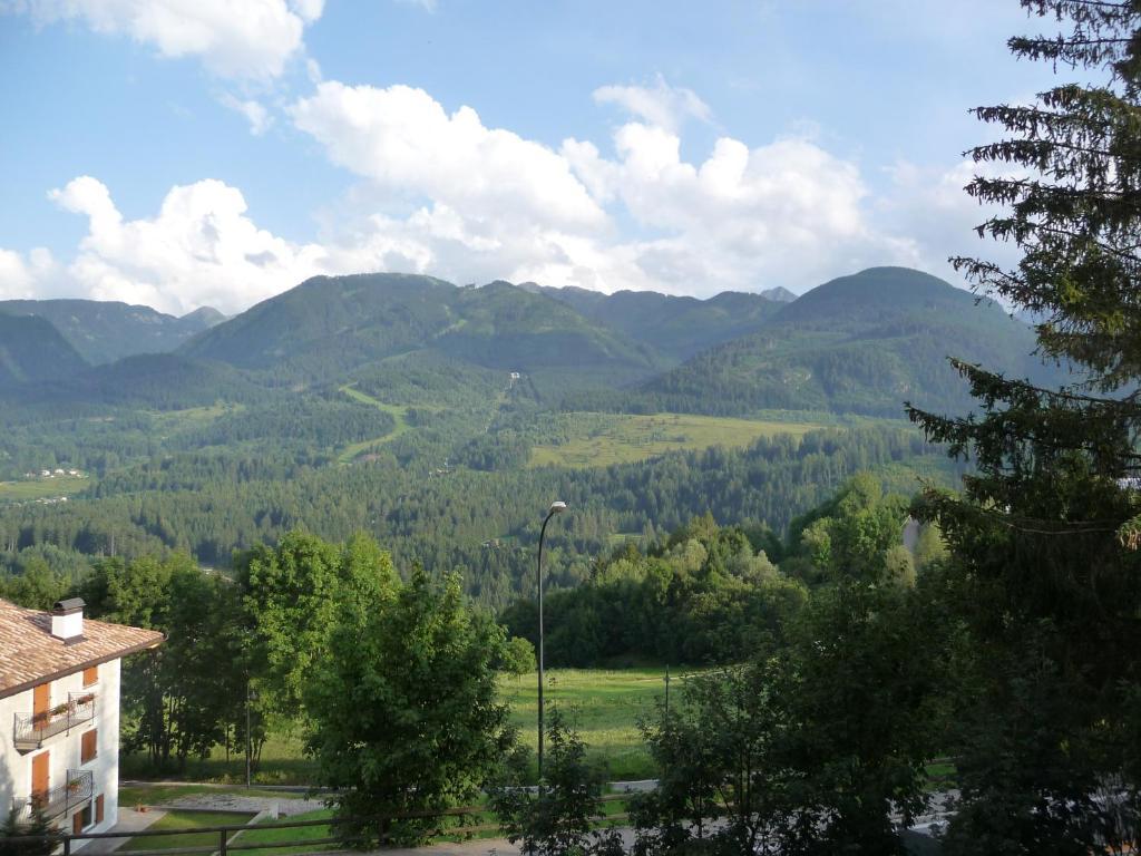 Cavalese Luxury Mountain And Sky Apartment Room photo